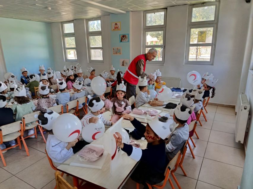 Türk Kızılayı Dicle’de kızılay haftası dolayısıyla minik öğrencilerle etkinlik düzenledi