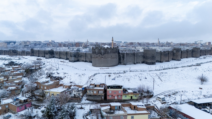 Beyaz örtü tarihle buluştu: Eşsiz manzara objektife yansıdı