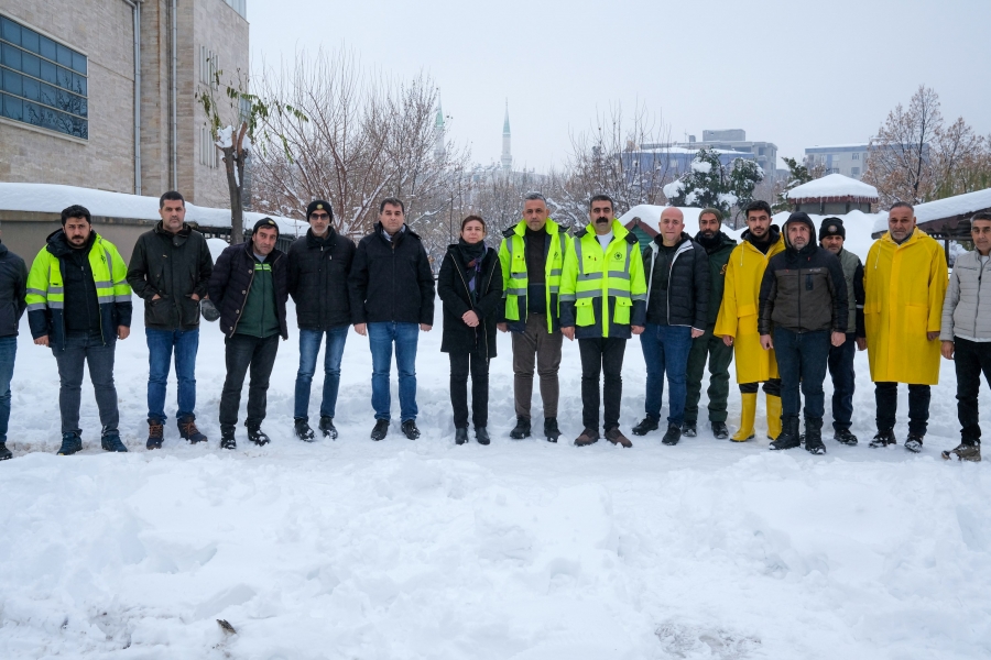 Eşbaşkanlar, sahada yürütülen karla mücadele çalışmalarını gün boyu inceledi