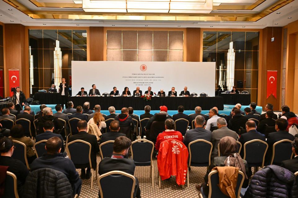 ENGELLİ BİREYLERİN SORUNLARINI ARAŞTIRMA KOMİSYONU BÖLGE İSTİŞARE TOPLANTISI DİYARBAKIR’DA DÜZENLENDİ