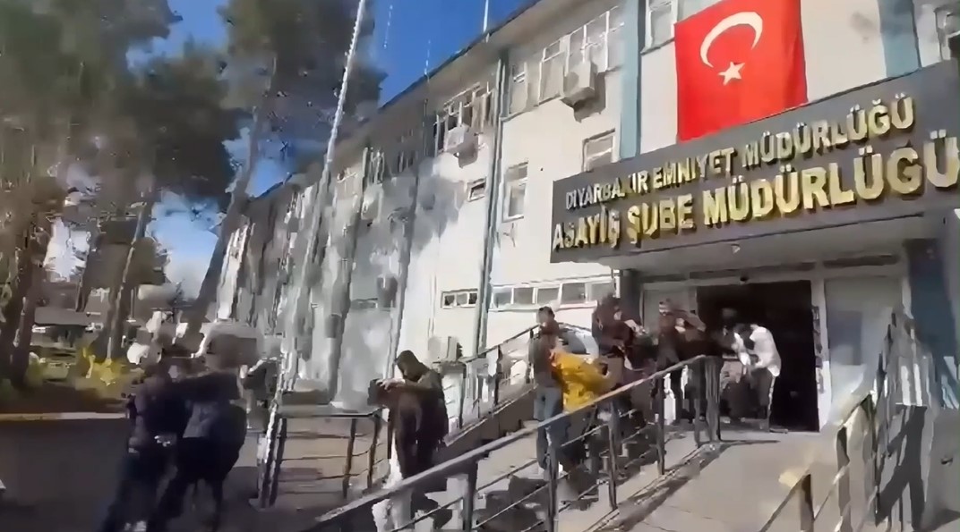 Diyarbakır Emniyetinden Suflör Operasyonu: 10 Tutuklama