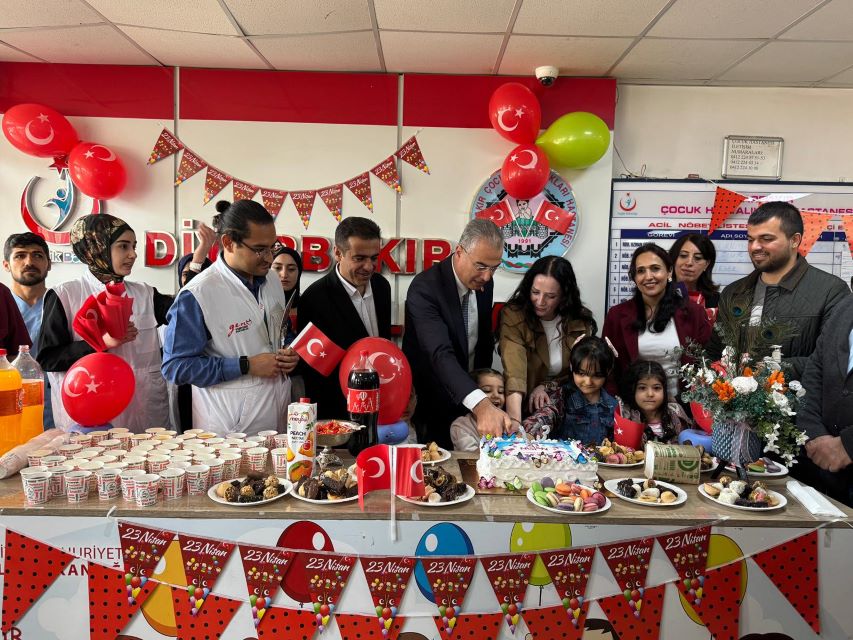 Hastanede 23 Nisan Coşkusu: Minik Hastalara Sürpriz Bayram Etkinliği