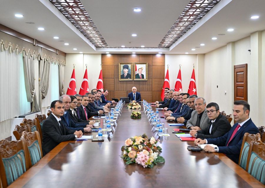 VALİ ZORLUOĞLU BAŞKANLIĞINDA ERİŞİLEBİLİRLİK TOPLANTISI GERÇEKLEŞTİRİLDİ