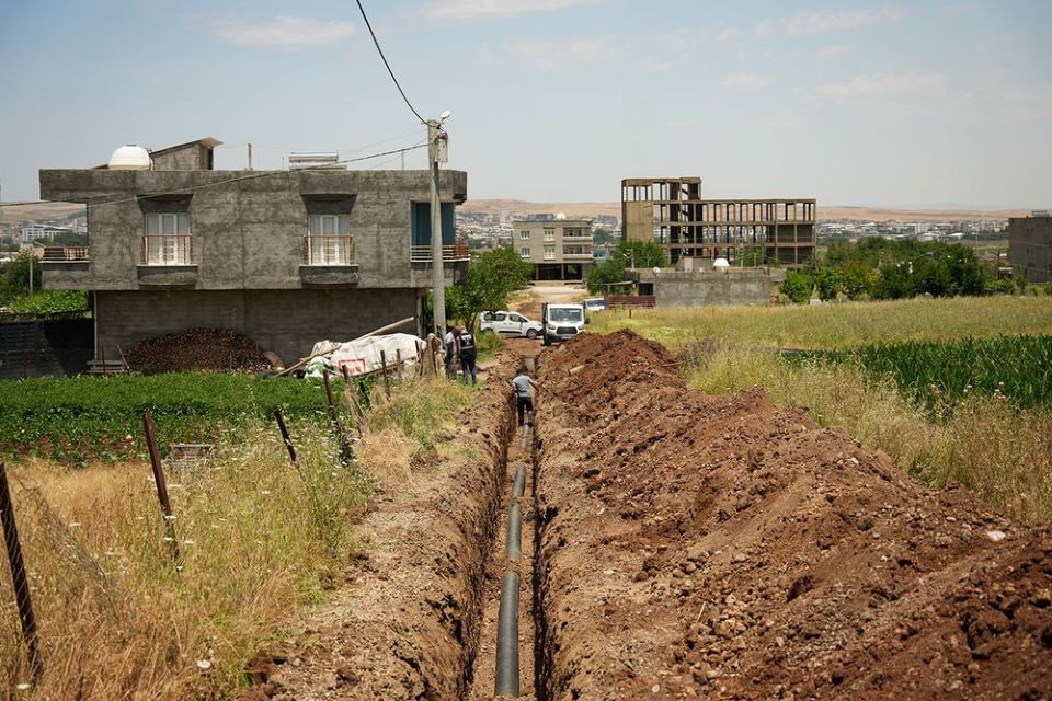 DİSKİ, Bismil Kooperatif Mahallesi’ne 10 bin metrelik kanalizasyon şebekesi döşüyor