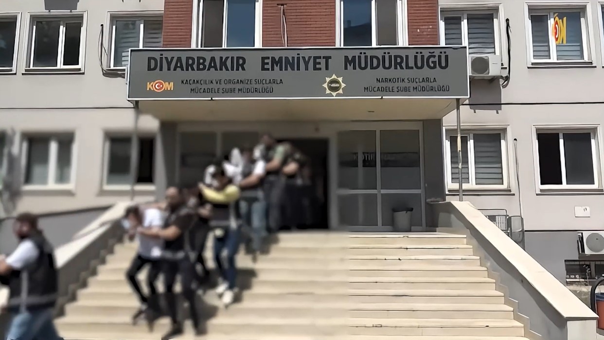 Diyarbakır’da çıkar amaçlı silahlı suç örgütü çökertildi