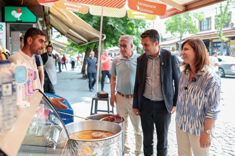 Eşbaşkan Bucak, Gazi Caddesi esnafını ziyaret etti