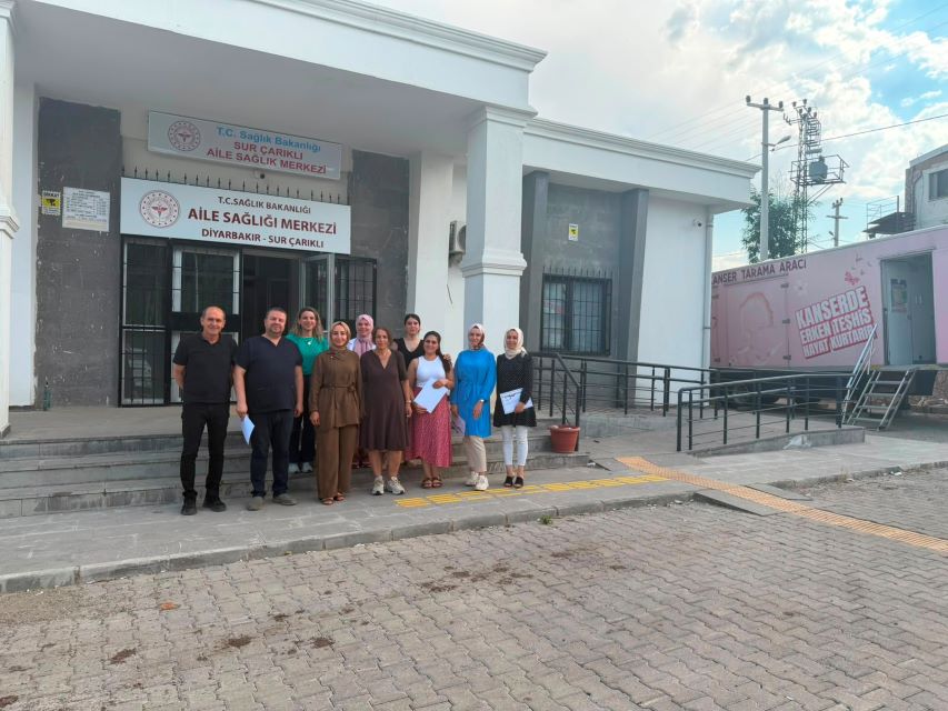 Mobil Kanser Tarama Aracı Sur’da Vatandaşlarla Buluştu