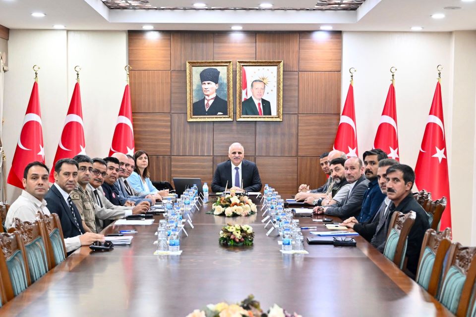 VALİ ZORLUOĞLU BAŞKANLIĞINDA ANIZ YANGINLARININ ÖNLENMESİNE YÖNELİK TOPLANTI GERÇEKLEŞTİRİLDİ