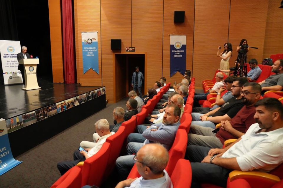 ‘Spor, Kent Kimliği, Ekonomi ve Toplumsal Barış’ paneli düzenlendi