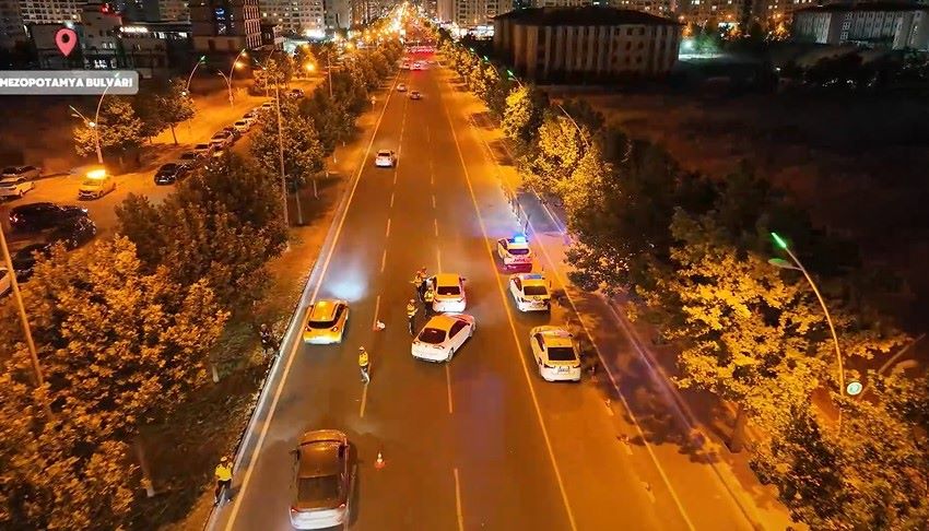 DİYARBAKIR’DA TRAFİK DENETİMİNDE 5 BİN 500 ARAÇ VE SÜRÜCÜSÜ KONTROL EDİLDİ