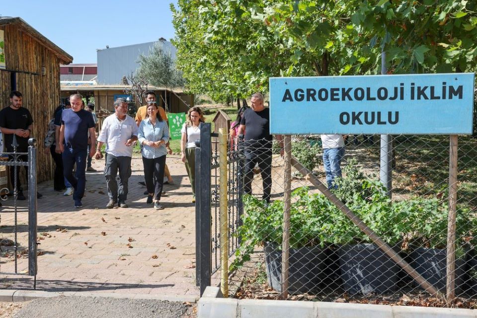 Eşbaşkan Bucak ekolojik üretim ve tarım projelerini yerinde inceledi
