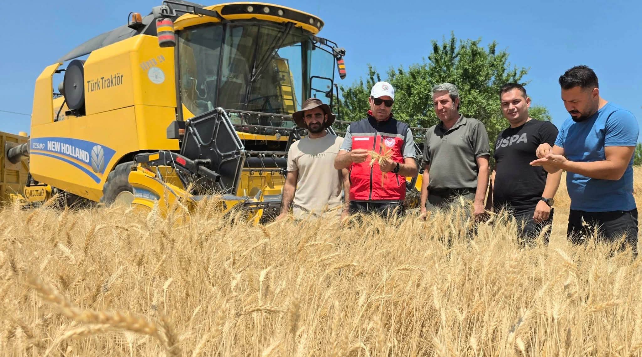 Dicle’de “Cuma Buluşmaları” ile Çiftçilere Yerinde Bilgilendirme