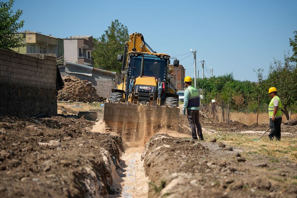 Çarıklı Mahallesi’nde 15 yıllık içme suyu hattı yenileniyor