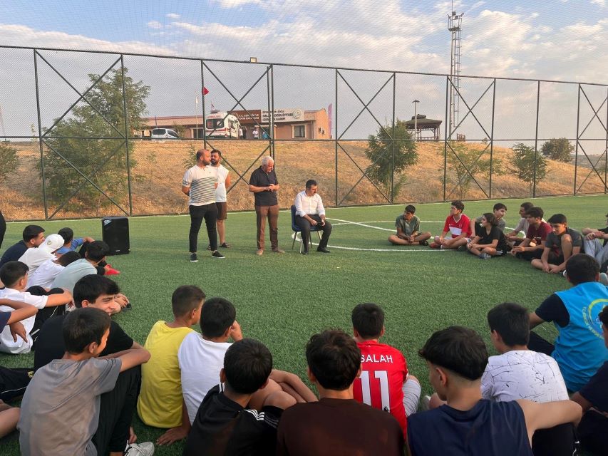 Dicle Kaymakamı Mustafa Atış, gençlik kampında gençlerle bir araya geldi