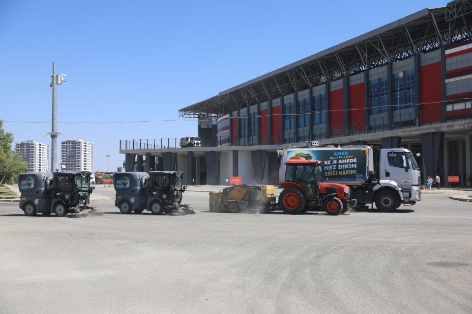 Diyarbakır Stadyumu’nun içi, çevresi ve altyapısı kapsamlı şekilde temizleniyor