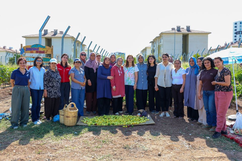 Eşbaşkan Bucak üretici kadınlarla buluştu