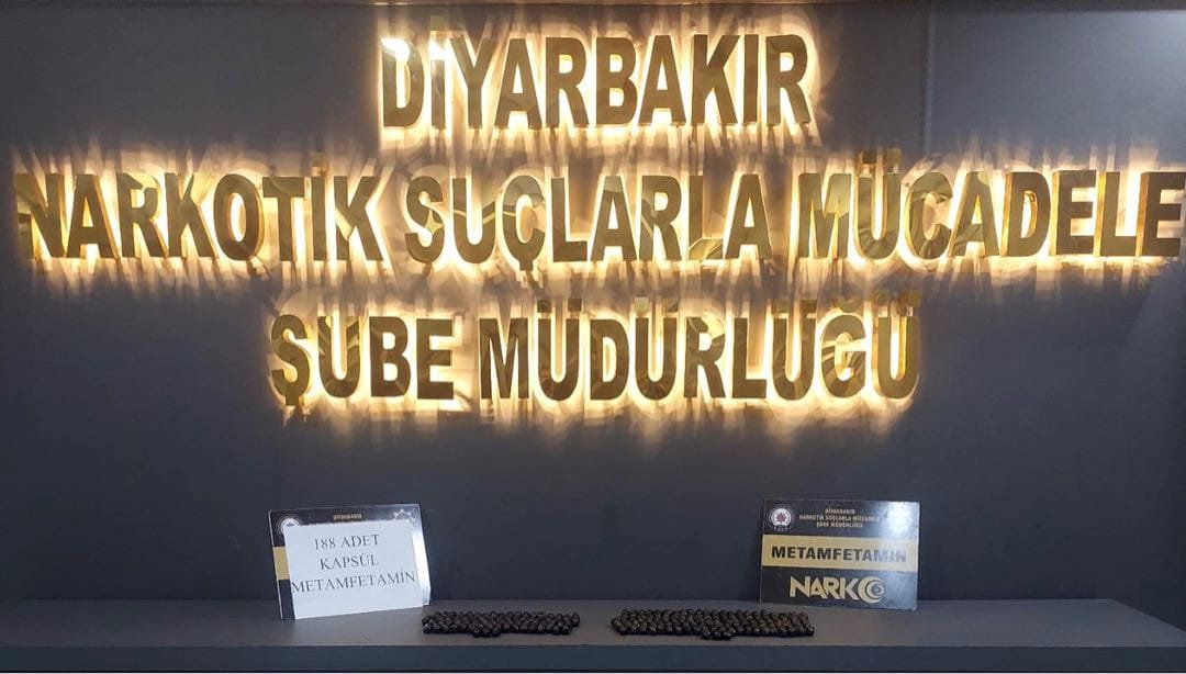 UYUŞTURUCU MADDE TİCARETİ ŞÜPHELİSİ 2 YABANCI UYRUKLU ŞAHIS TUTUKLANDI