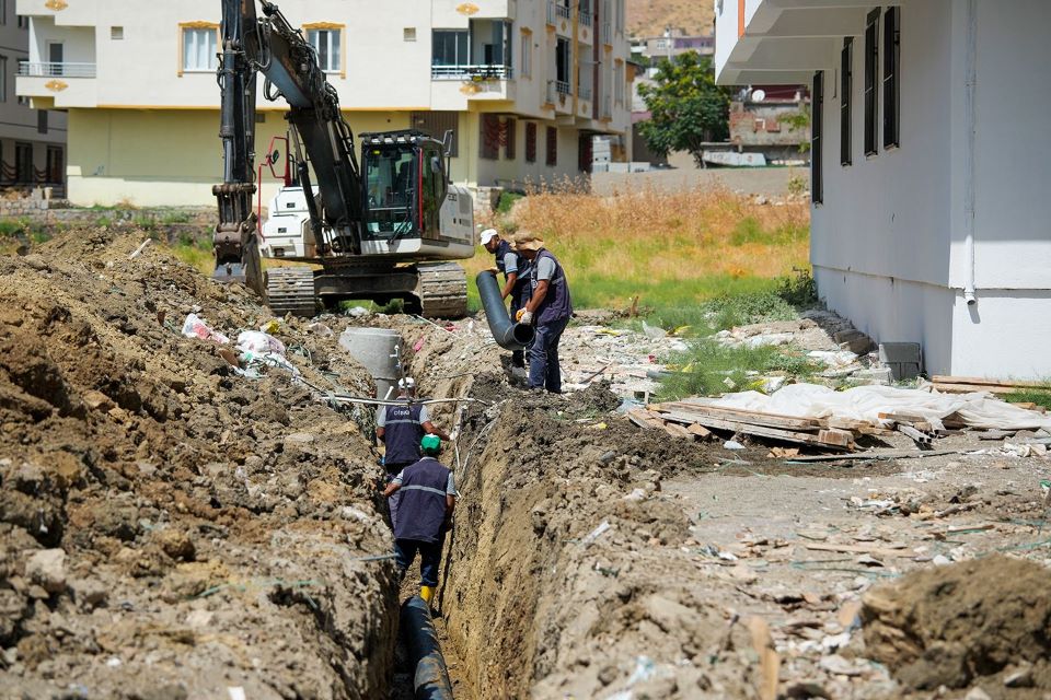 DİSKİ, Hani’de yaklaşık bin metre uzunluğunda kanalizasyon hattı döşedi