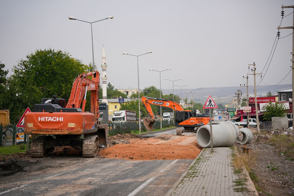 DİSKİ, Seyrantepe’de yolda çökmelere neden olan hattı yeniliyor