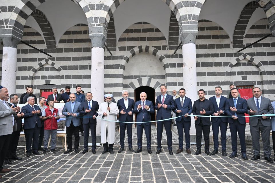 DİYARBAKIR VE BİNGÖL’DE RESTORASYONU TAMAMLANAN VAKIF ESERLERİ YENİDEN İBADETE AÇILDI