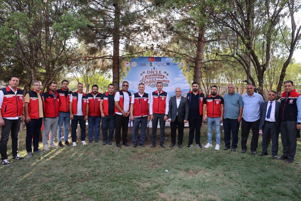 Dicle’de geleneksel bağ bozumu coşkusu ve bereketi yaşandı