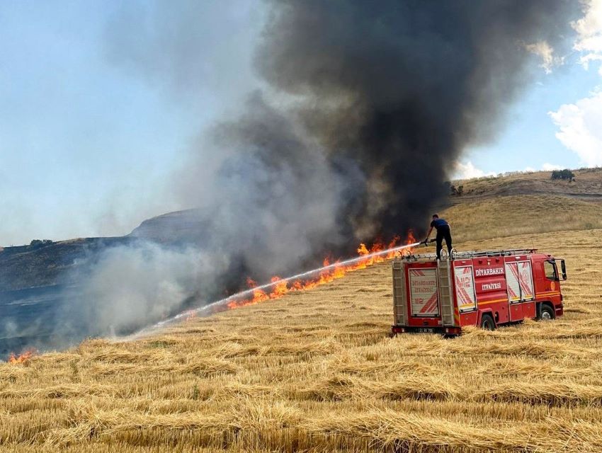 Diyarbakır itfaiyesi 5 ayda 3 bin 787 anız, ekin ve ot yangınına müdahale etti