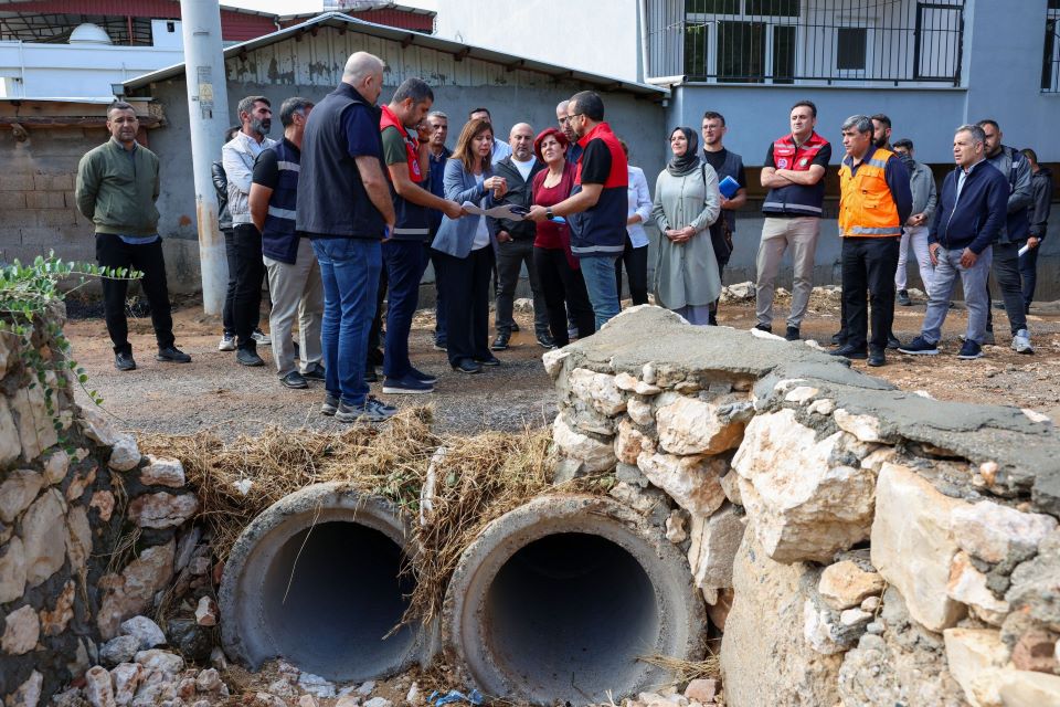 Eşbaşkan Bucak, yağışlardan etkilenen Silvan’da incelemelerde bulundu